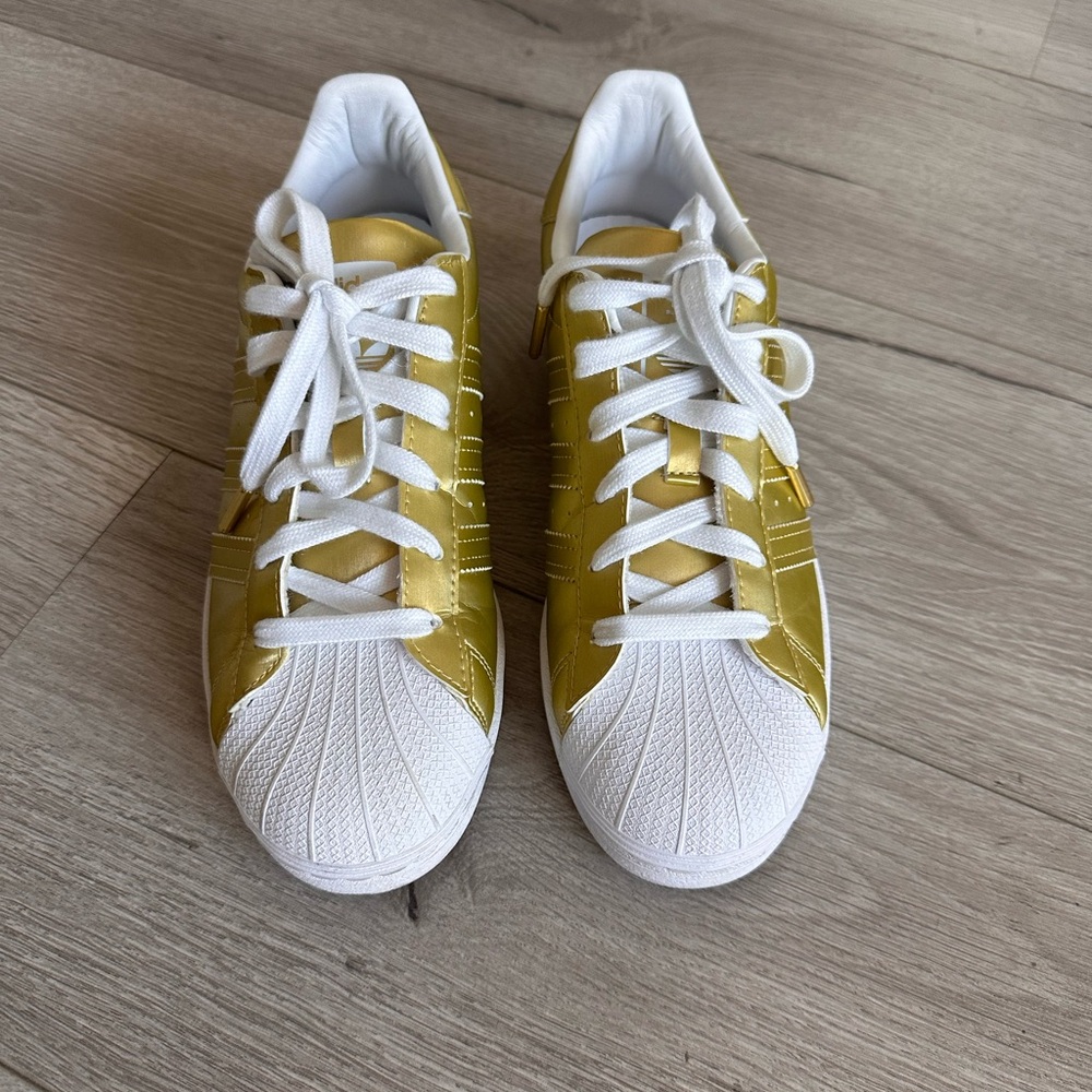 ADIDAS SUPERSTAR gold and White Sneakers